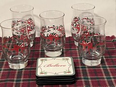 5 Vtg Libbey Arbys Gold Rim Holly Berry Christmas Glasses +Believe Coasters READ