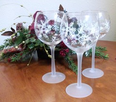 3 SNOWFLAKE WINE GLASSES Stemware 8.5″ High Frosted Stems