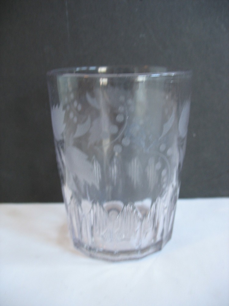 Vtg Flint glass 3 3/4″ tumbler Etched leaf & berry EAPG Light purple fence star