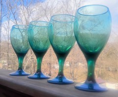 Lot Of 4 Vintage Stemmed Green Wine Glasses Gold Rim Beautiful Color