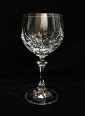 Fine Crystal Gardone Wine Glass Stemware Ballon Shape 6 3/8″ High Holds 5 oz