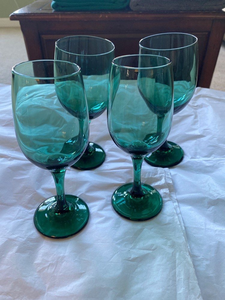 Premiere Dark Green by LIBBEY GLASS COMPANY 2 Water + 2 Wine