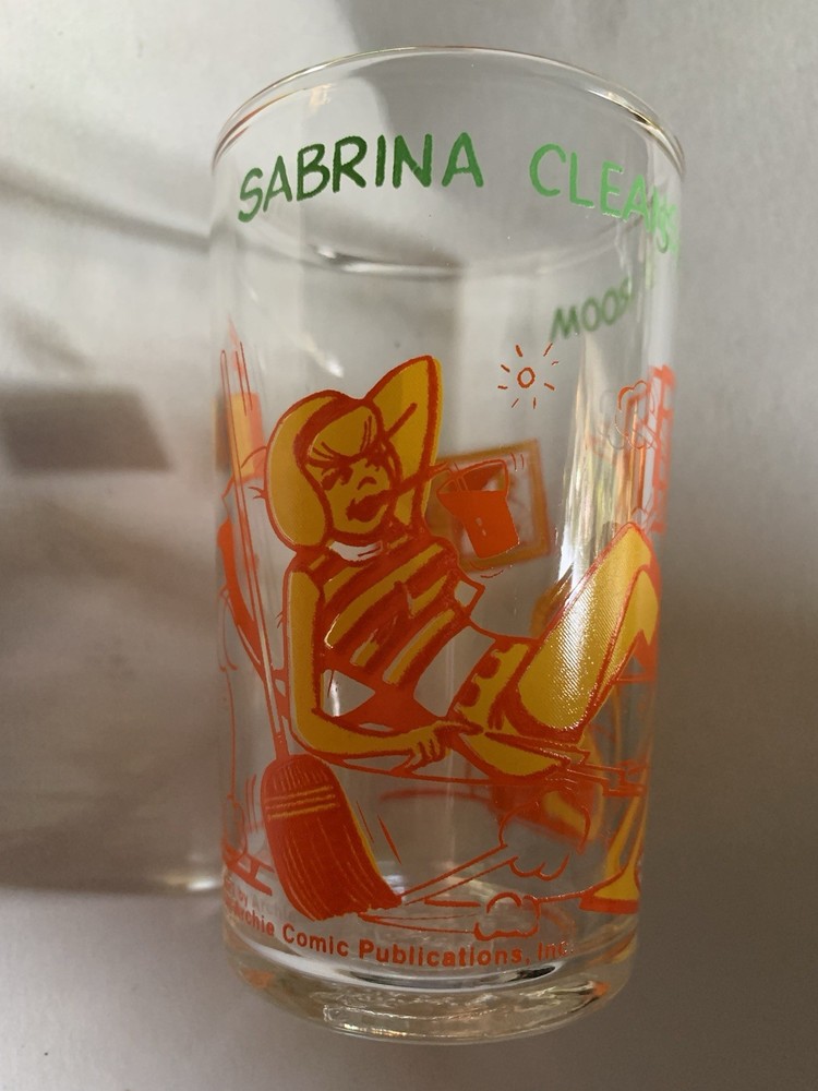 Vintage Welch’s Juice Glass Archie Comics “Sabrina Cleans her Room» VTG