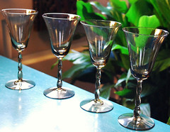 Vtg Set 4 BROWN SMOKE Hand Blown Wine Glasses W Waved Stems 6 3/8″ MCM 1960s