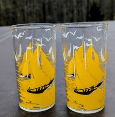 2 Vtg Yellow Sailboat Seagull Glass Drinkware Tumblers MCM Nautical USA Ex Cond