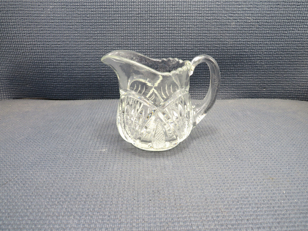 Heisey Crystal Vintage Pineapple & Fan Patttern Creamer 4 1/4″