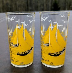 2 Vtg Yellow Sailboat Seagull Glass Drinkware Tumblers MCM Nautical USA Ex Cond