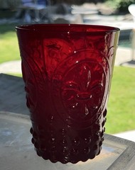 IHI EST. 1986 India Handicrafts 658001 deep Ruby Red Fleur De Lis 4” Glass T312