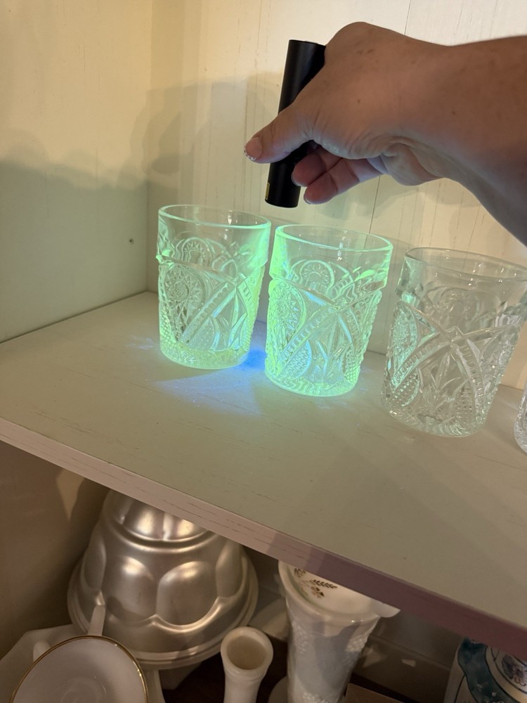 Set Of 4 Vintage Clear Pressed Glass Tumblers -UV Reactive Under 365 Nm Blackli