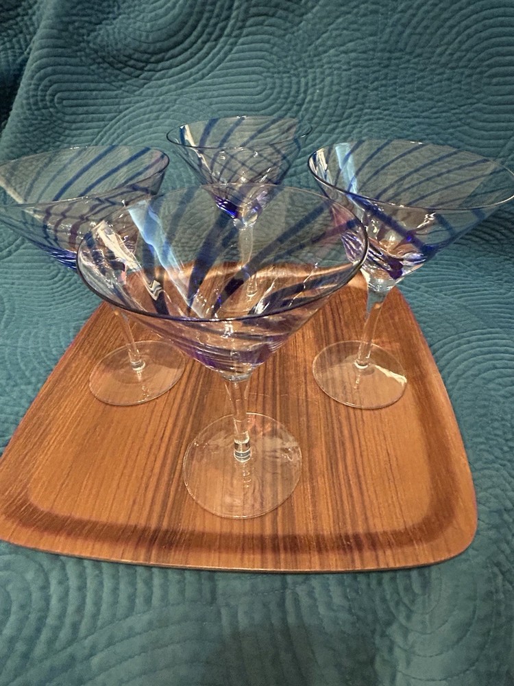 Gorgeous Martini Glasses W Blue Criss Cross Lines – 4