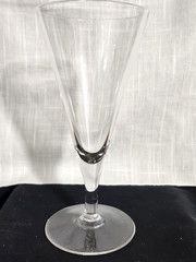 VINTAGE V SHAPED, CHAMPAGNE/JUICE GLASSES – MAKER UNKNOWN – (6)
