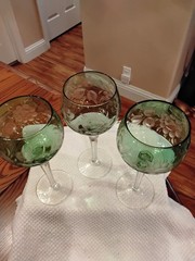 VTG.3 LIME/PERIDOT COLOR CUT TO CLEAR CRYSTAL WINE HOCK FLORALS VINES &LEAVES Lh