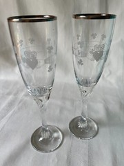 EAMON ~ CLADDAGH ~ HAND ENGRAVED SHAMROCK FLUTE PAIR(2) ~ CLOTH LINED BOX~8.25″