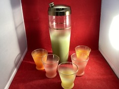 Vintage Frosted Cocktail Shaker Set Gold Rim 5 Cordial Glasses 3” Barware Hot!