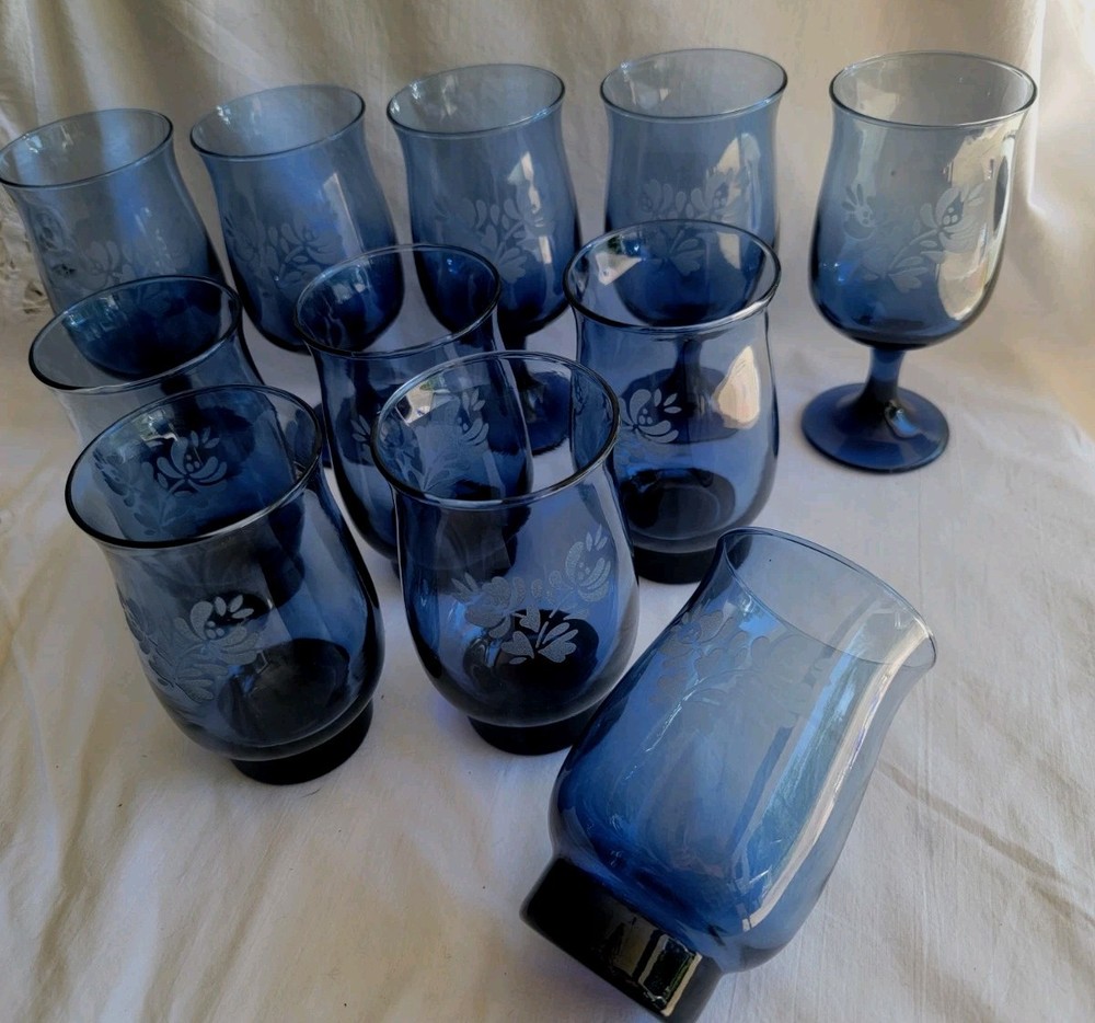 Pfaltzgraff YORKTOWNE Blue Pedestal Etched Glass