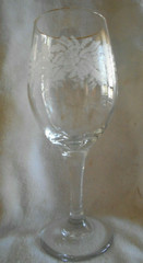 Elegant Goblet (s) 16 oz. Glass 8.25″ H Anchor Hocking White Frosted Poinsettias
