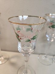 MIKASA Ribbon Holly Crystal Wine Glasses SET OF 4 Gold Trim 8⅝»