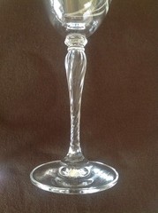 New 8 OSCAR de la RENTA CRYSTAL CARVED WATER / WINE GLASSES Hight 8 1/4″