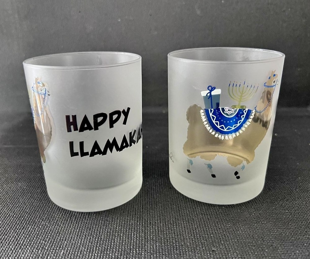 PAIR OF SIGNED CULVER HAPPY LLAMAKAH FROSTED & CLEAR JUDAICA 4 1/4″ TALL GLASSES