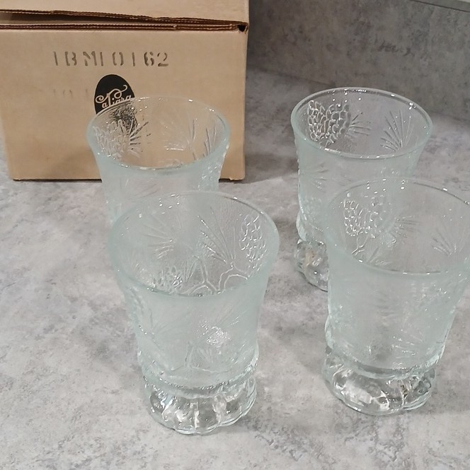 VTG Tiara Indiana Glass Clear Ponderosa Pine 9 oz. 4 5/8″ Footed Juice Tumbler