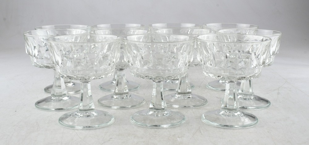 *Vintage Arcoroc Stemmed Wine Glasses Set of 11 – 4.25″ Tall