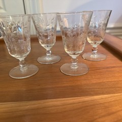 4 VTG Crystal Etched Footed Glasses 4 1/2″