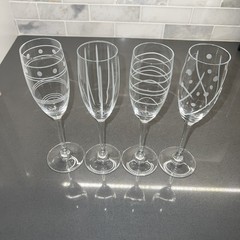 4 ARCOROC FRANCE CRYSTAL CHAMPAGNE FLUTES ETCHED METROPOLITAN 8 7/8”T EX COND