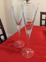 2 Qualia Champagne Flutes 🥂 Swirl Pattern, Clear Crystal, Spiral Etched