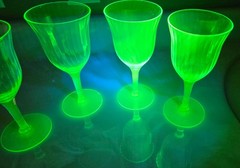 Vintage Set of 4 Uranium Glass Stemmed Ribbed Elegant Goblets UV Reactive 6.75″T