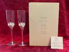 LENOX TRUE LOVE FLUTE WEDDING TOAST PAIR OF GLASSES NEW IN BOX