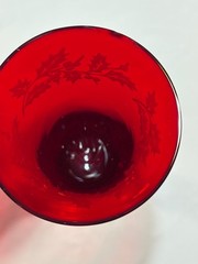 Lenox HOLIDAY GEMS RUBY Red Champagne Flutes w/ Etched Holly 11″ (Set Of 2)