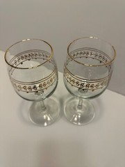 2 Wine Glasses Hand painted Gold Festive 7 1/2 inches beautiful scrolling