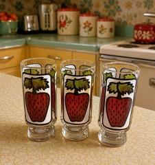 Vintage Libbey Strawberry Pedestal Tumblers Glasses 70s Set of 3 Berries EUC