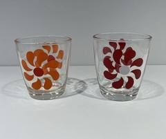Set Of 2 Hazel Atlas DAISY Sour Cream Glasses Orange Red Flower Power MCM