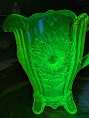 URANIUM MOSSER ART GLASS CAMBRIDGE OHIO VASELINE DAHLIA PATTERN – 8″ PITCHER