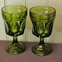 2 Vintage Anchor Hocking Fairfield Avocado Green Glass Stemmed Goblets 8 oz