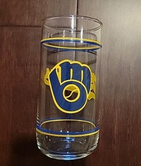 Set Of 10 Vintage Milwaukee Brewers Union 76 Promo Drinking Glasses & 1 Mug