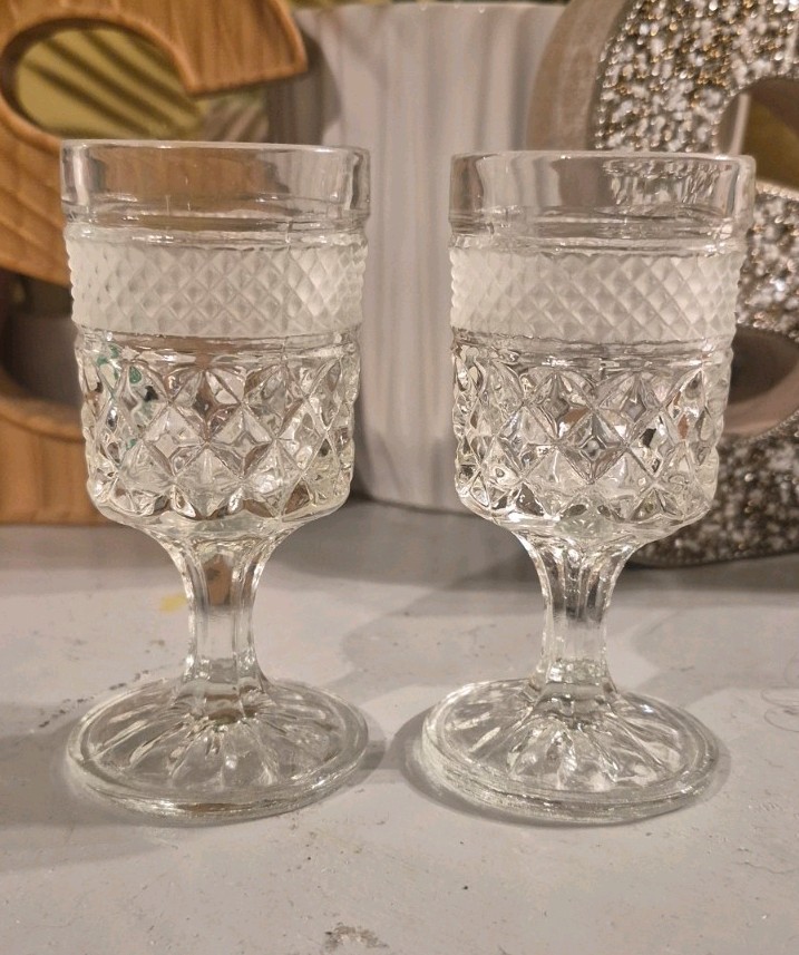 Anchor Hocking Wexford Goblet 4.5 Tall Set of 2 Diamond Point Glass
