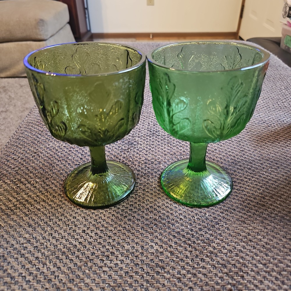 2 FTD Green Leaf Textured Glass 1975 Goblets 6.5×4 3/8″~ 2 SHADES OF GREEN