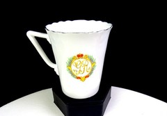 CWS Windsor Porcelain King George & Queen Mary 3 7/8″ Silver Jubilee Mug 1935