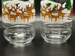RARE: Libby Tumbler «Santa and Reindeer» Scene w/ Mushroom Molded into the Base.