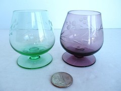 Pair of Mini Etched Glass Brandy Snifters Floral Design Purple Green 2 5/8″ Tall