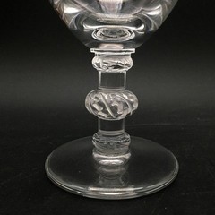 SET OF 2 LALIQUE ST HUBERT CRYSTAL BOURDEAUX WINE GLASSES CR2288