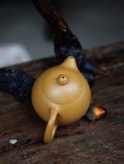 Handmade Yixing Zisha Teapot-Longdan teapot, Gold duan Clay 160ml