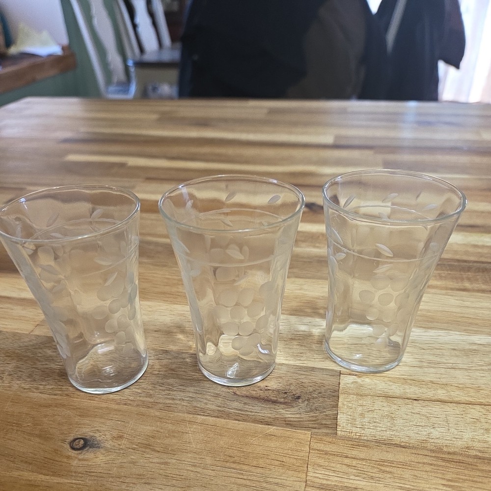 VTG 1930’s Small Aperitif Shot Drinking Glass Etched Grapes and Vine set of 3