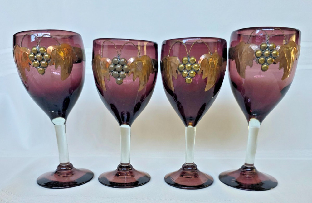 Vintage Handmade Art Glass Wine Goblets Set 4 3D Brass Copper Grape Overlay 8″