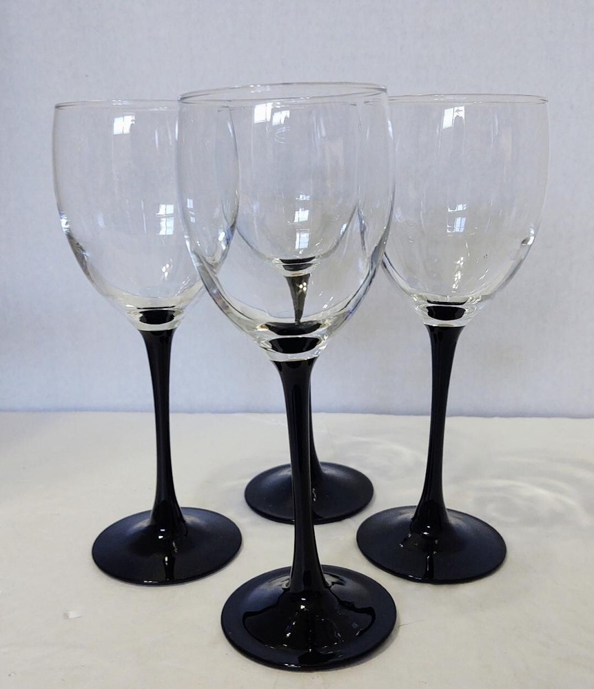 Luminarc Unmarked Black Stem Clear Bowl Wine Glasses Set of Four (4)