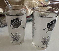 Vintage Frosted Silver Leaf Foliage Cocktail PitcherFour 4” Juice/Shot Glasses