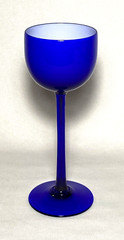 CARLO MORETTI ~ Cobalt Blue/ White Cased 6.75″ Tall Stemmed WINE GOBLET GLASS