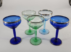 Vtg Set of 5 Coupe Champagne Glasses Platinum Stripes 4.5″T Blue Green Glow READ